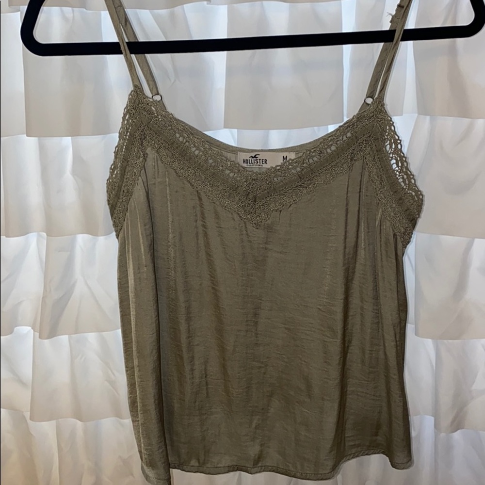 Hollister slip tank 🌿